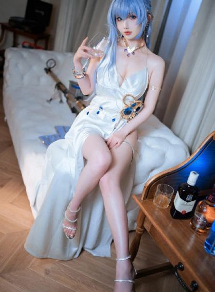 恐龙星的比基尼女孩