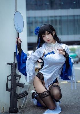 强袭魔女